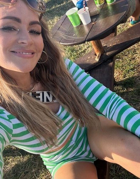 Laura Woods modèle xxx img