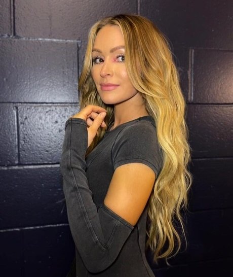 Laura Woods modèles nus collection