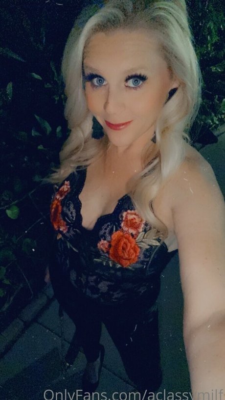 aclassymilf joli modèle photos