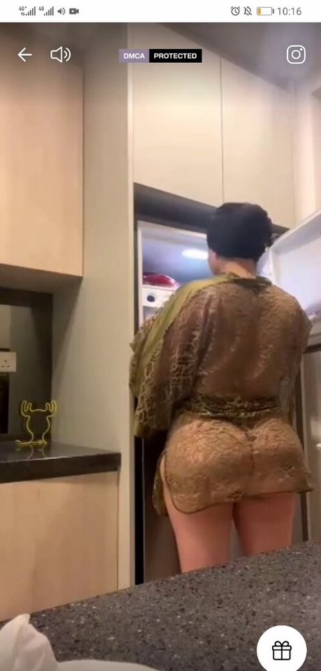 Angie Khoury modèle érotique image