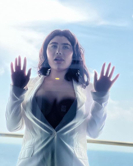 Angie Khoury étoile xxx galerie