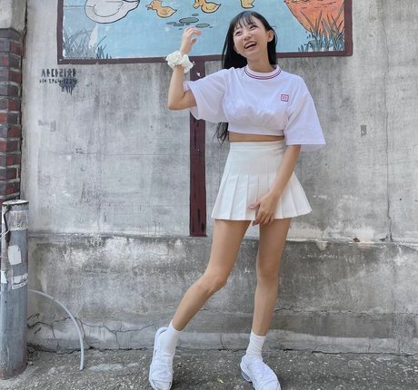 Eunji Pyoapple star du porno exclusive photos