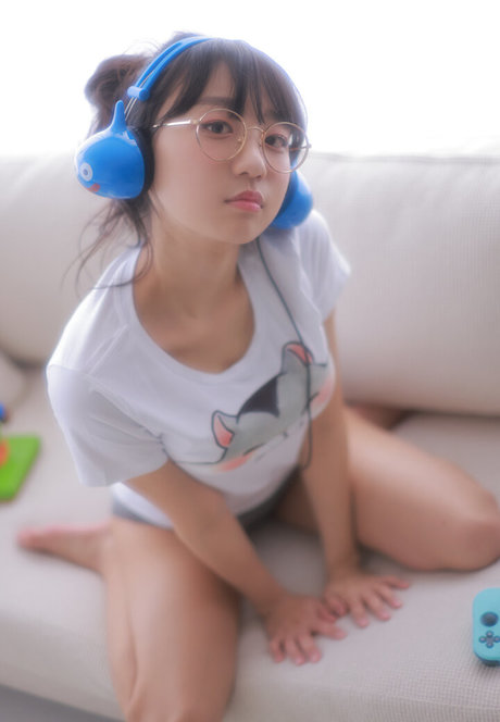 Eunji Pyoapple modèle de sexe image