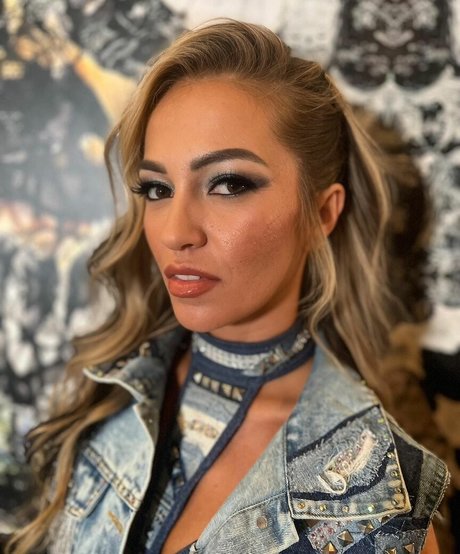 Alisha Edwards modèle chaud images