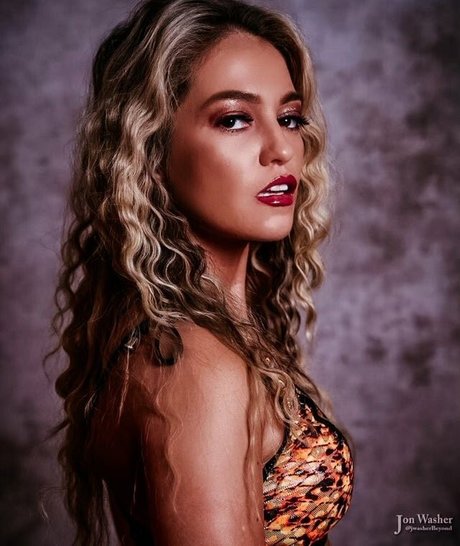 Alisha Edwards modèle joli img