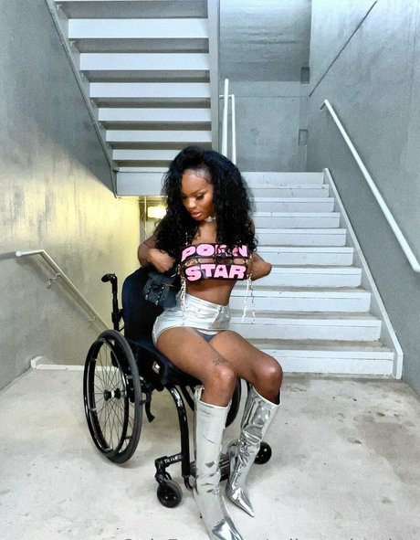 reine de pique onlyfans assez exclusif photo