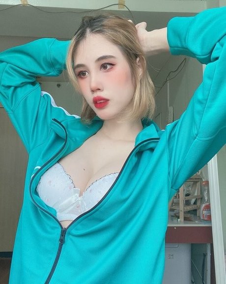 Kura Onee san actrice de nus images