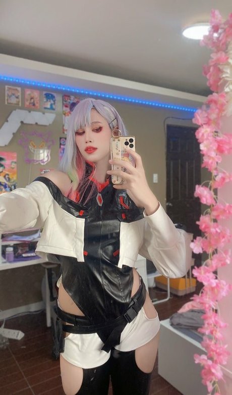 Kura Onee san modèle joli galerie