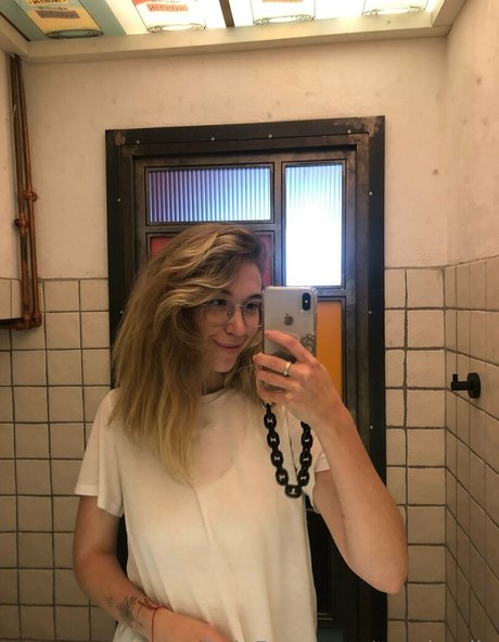 cheveux roses onlyfans xxx meilleur des photos