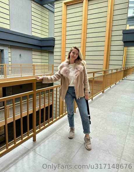 joi uniquementfans parfait chaud photo