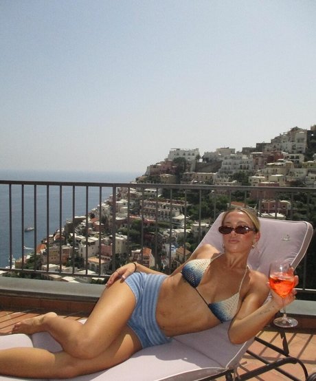 petite ébène onlyfans nu en haute qualité images