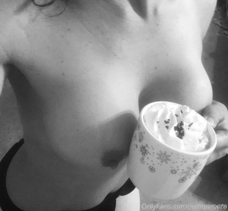 blonde aux gros seins onlyfans adulte chaud images