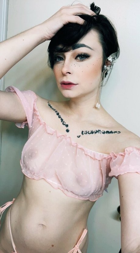 Harliantihero modèle de sexe image