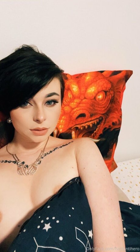 Harliantihero actrice adulte des photos