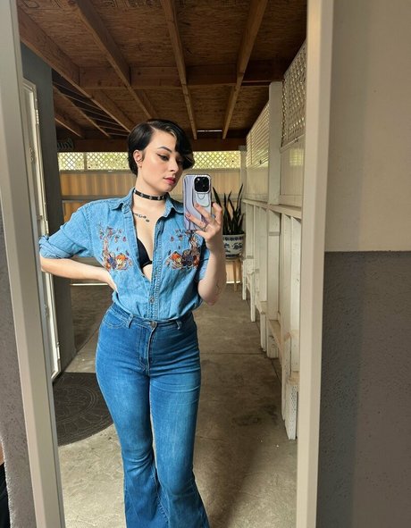 Harliantihero modèle nu img