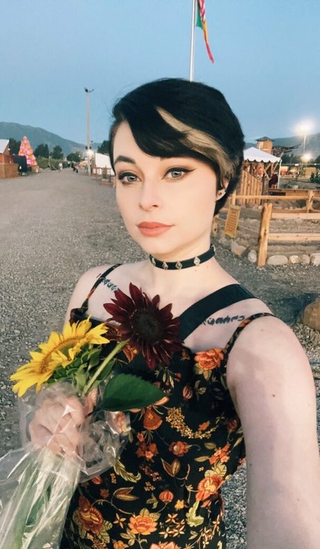 Harliantihero star du porno sympa photo