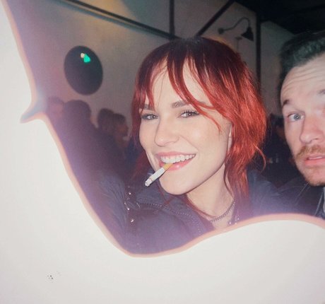 Taylor Upsahl top star images