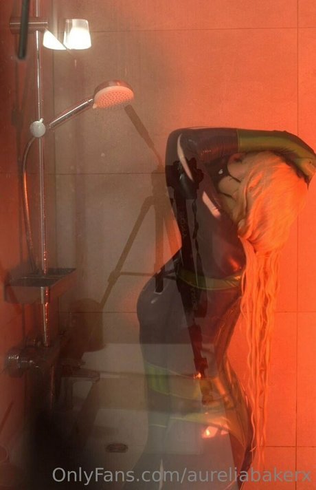 Aurelia Baker actrice nue photos