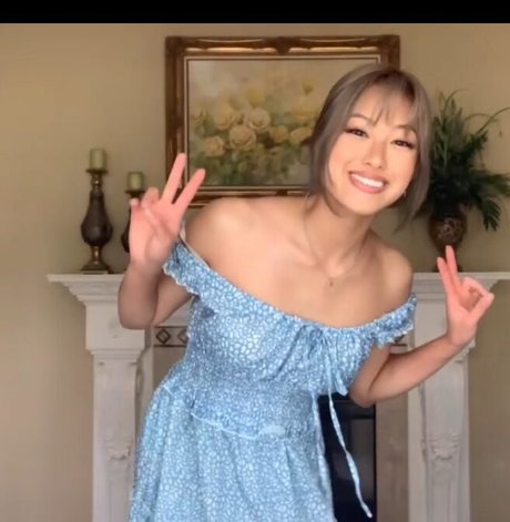 Gabby hua étoile nue image