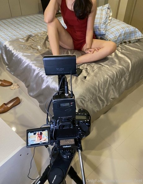 eurasian feet actrice sexy photos