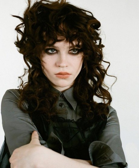 Sophie Thatcher jolie star du porno des photos