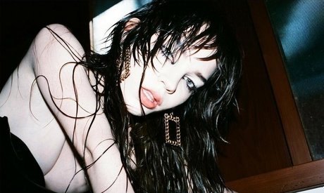 Sophie Thatcher modèle adulte photos