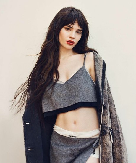 Sophie Thatcher star du porno érotique galeries