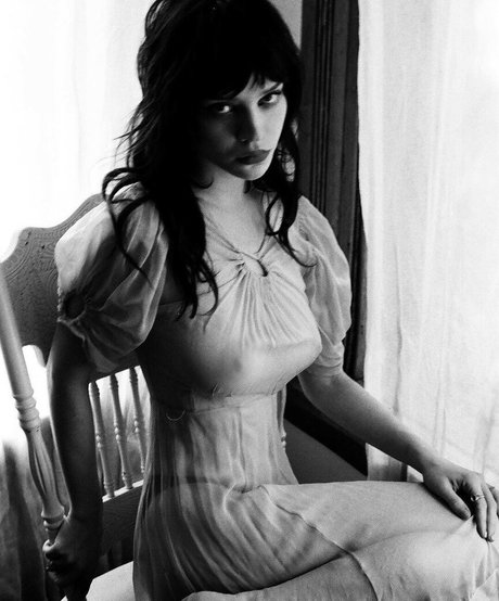 Sophie Thatcher étoile de l'art img