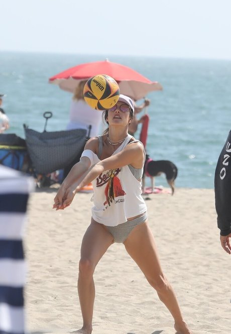 chatte giclante onlyfans joli art img