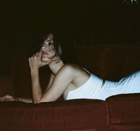 blonde aux gros seins onlyfans assez érotique img