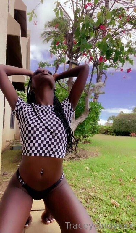 milf aux cheveux noirs onlyfans assez hd images