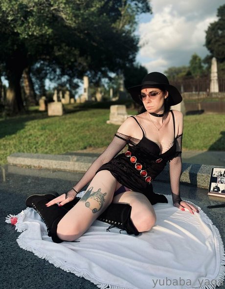 bbw gothique uniquementfans chaud et sexy image