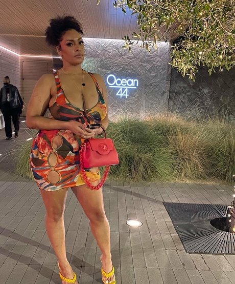 fétichisme des pieds ébène onlyfans érotique gratuit images