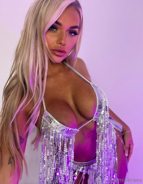 emilieraex actrice exclusive photos