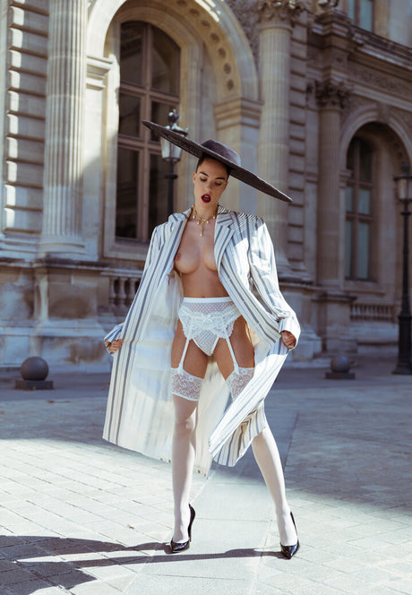 string gros cul onlyfans nu sympa image