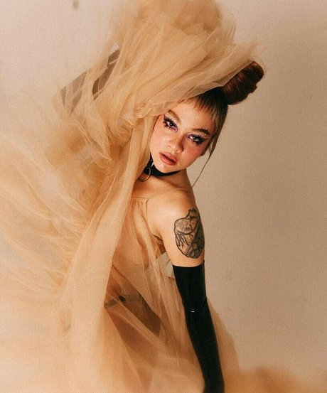 Jade Baraldo modèle adulte galeries