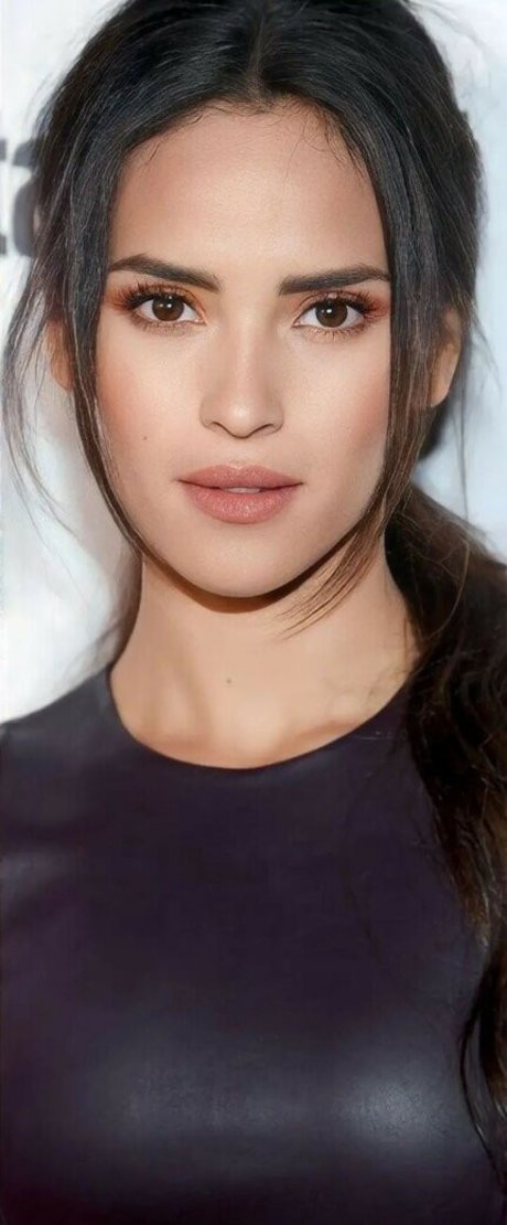 Adria Arjona modèle xxx des photos