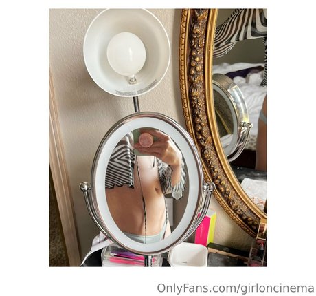 Girl On Cinema actrice porno image