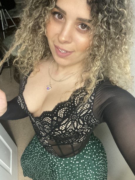 JustYeliz star exclusive collection