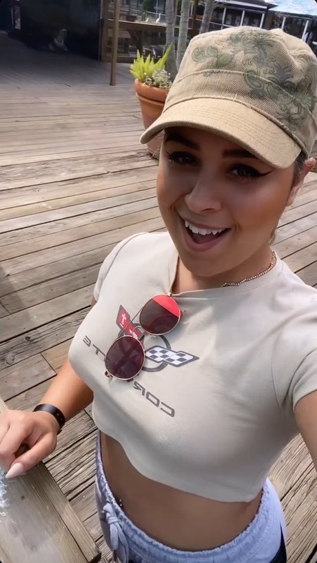 JustYeliz étoile chaude images