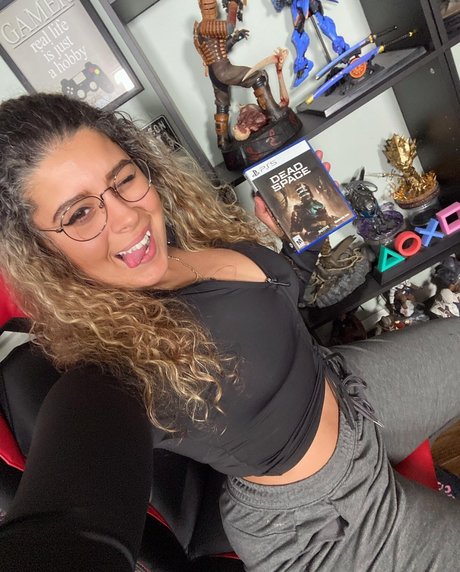 JustYeliz star du porno chaud image