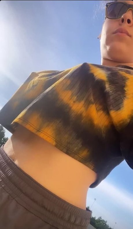 JustYeliz modèle gratuit photos