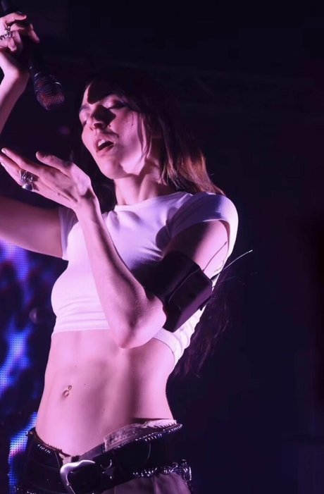 Caroline Polachek étoile magnifique galeries