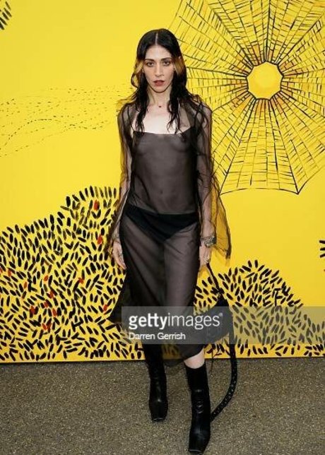 Caroline Polachek belle actrice images