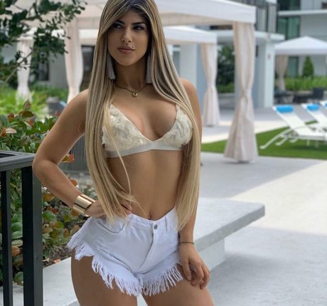 Claudia Mustelier star exclusive photo