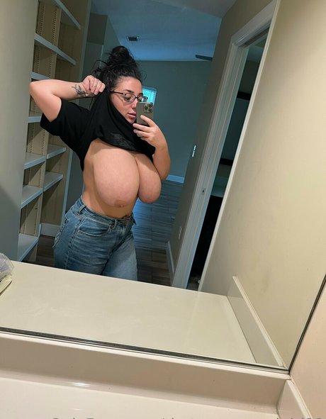 fille courbée dà côté onlyfans xxx nus image