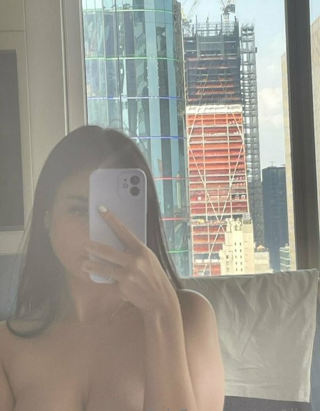 em1lina actrice sexy galeries