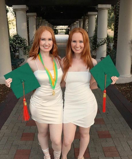 tatouages ​​blonds onlyfans adulte érotique photos