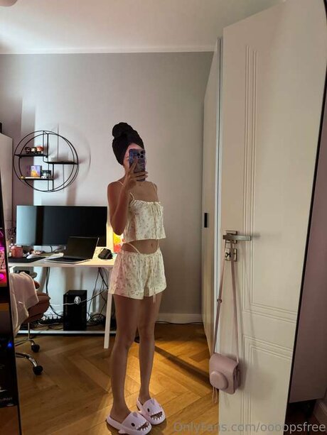 oooopsfree actrice exclusive image