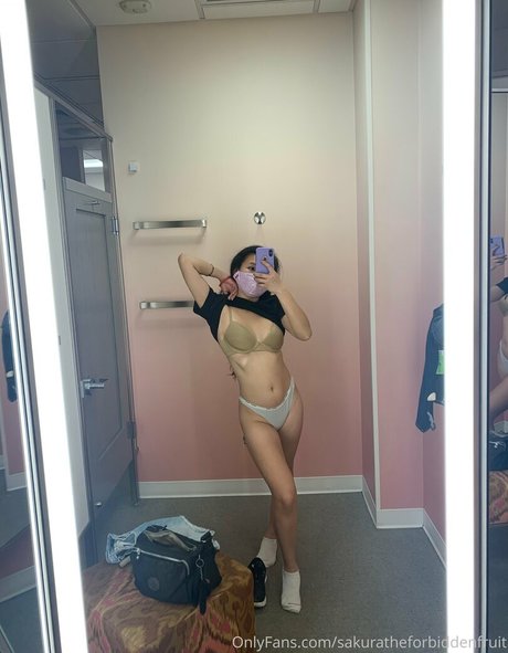 sakuratheforbiddenfruit star du porno belle galeries